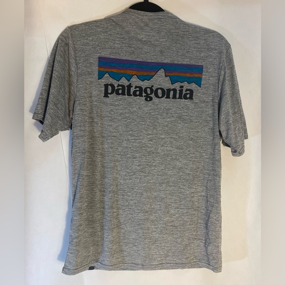 Patagonia Men's Logo Shirt Short Sleeve Gray Tee T-shirt‎ Size XS NWOT